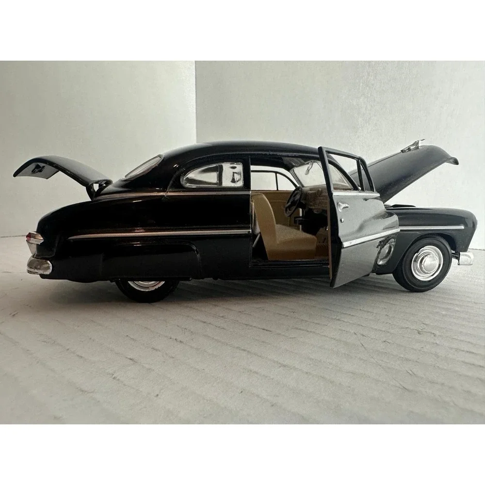 MOTORMAX Diecast 1949 Mercury Coupe Car 1:24 Black Opening Doors Hood Trunk